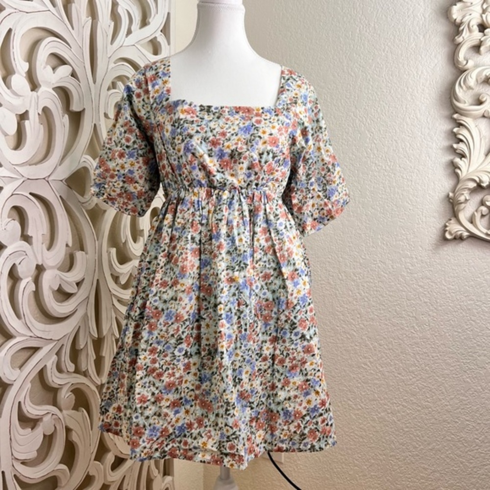Keen The Label Mini Floral Puffy Sleeves Size‎ L